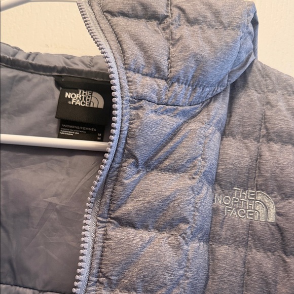 The North Face Women's Gray Thermoball Parka - Picture 5 of 7